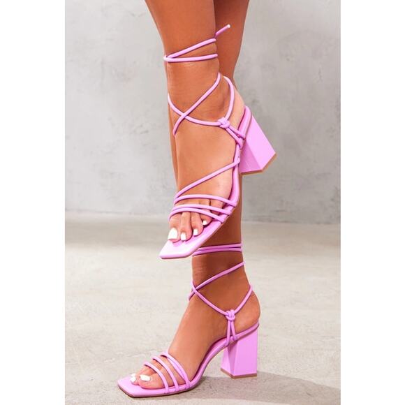 NWT Pretty Little Thing Pink Square Toe Strappy  Block Heeled Sandals Size 6 - Picture 1 of 9